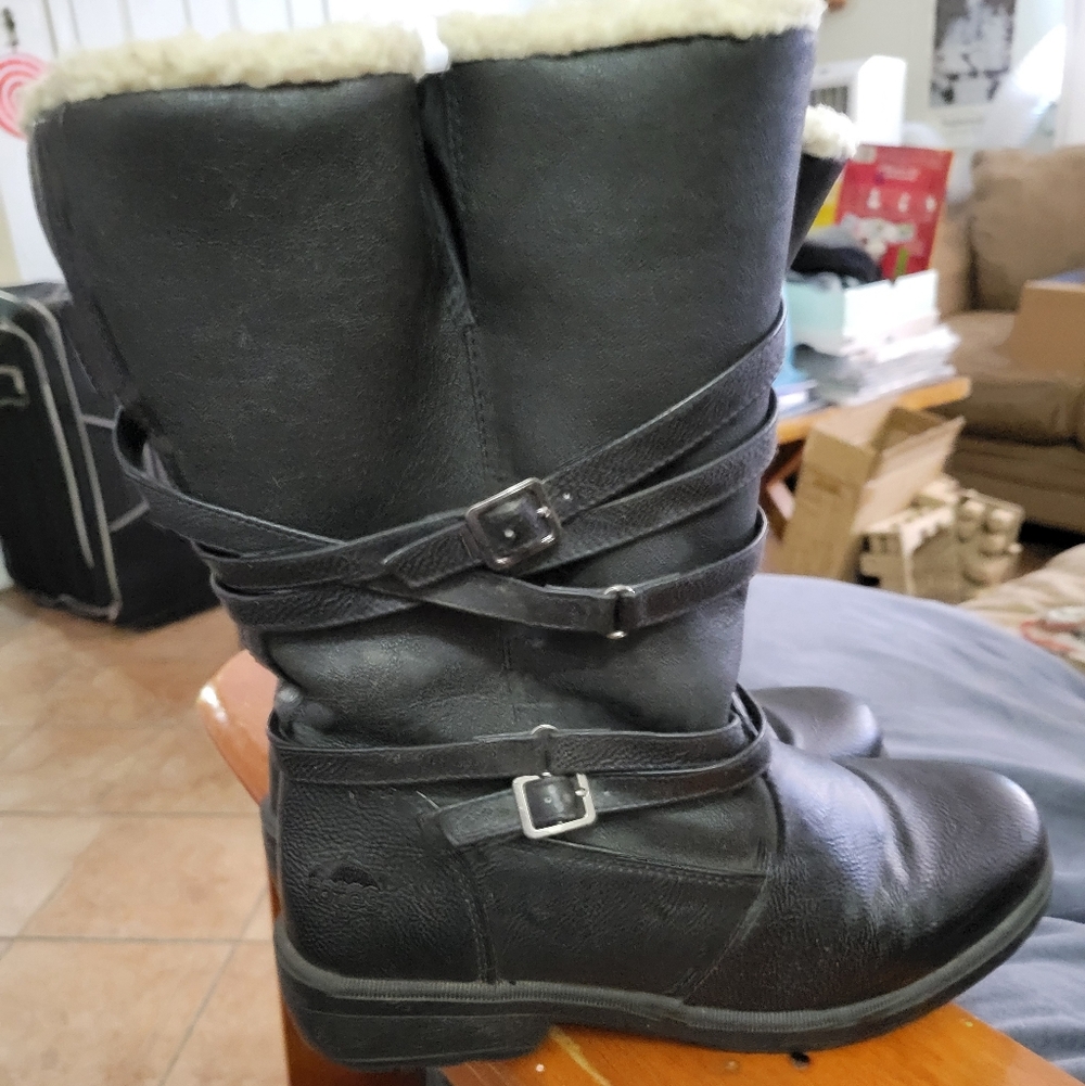 3/20$*Black Strappy Knee-High Boots - Picture 5 of 10
